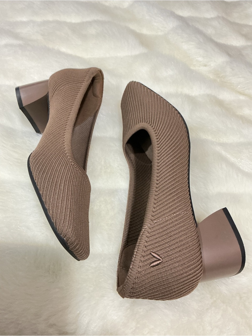 Vivaia Women's Brown Knit Heel-Style Flats